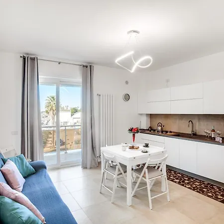 *casa Levante* Between Sea And Pinewood Bari